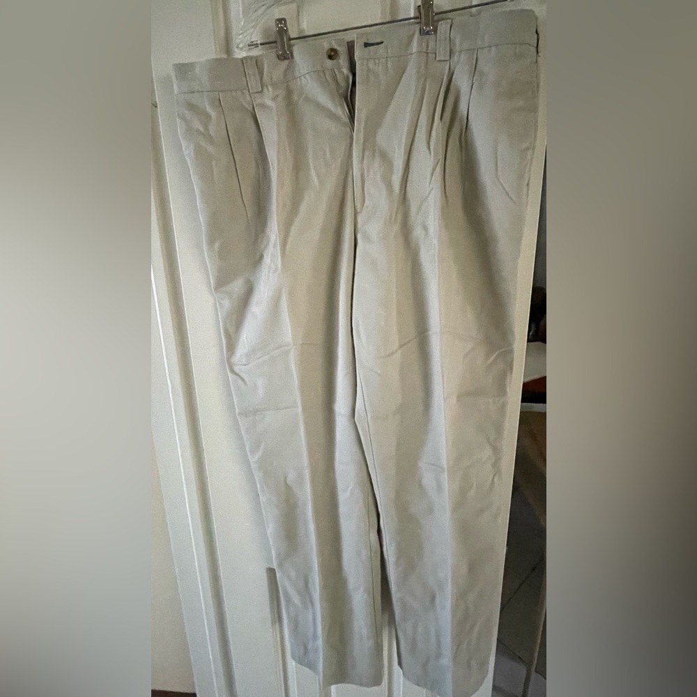 Tommy Hilfiger Men’s Khakis 42 x32